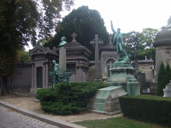 Cimetière du Père Lachaise gay, la mort n'est pas une barrière à la